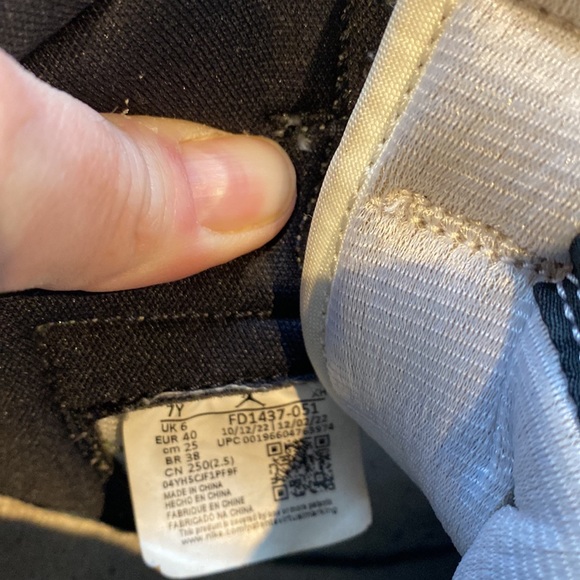 Jordan 1 Retro High OG - Picture 7 of 7